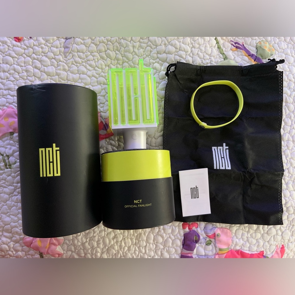 ‼️SOLD‼️NCT Lightstick with Accessories
